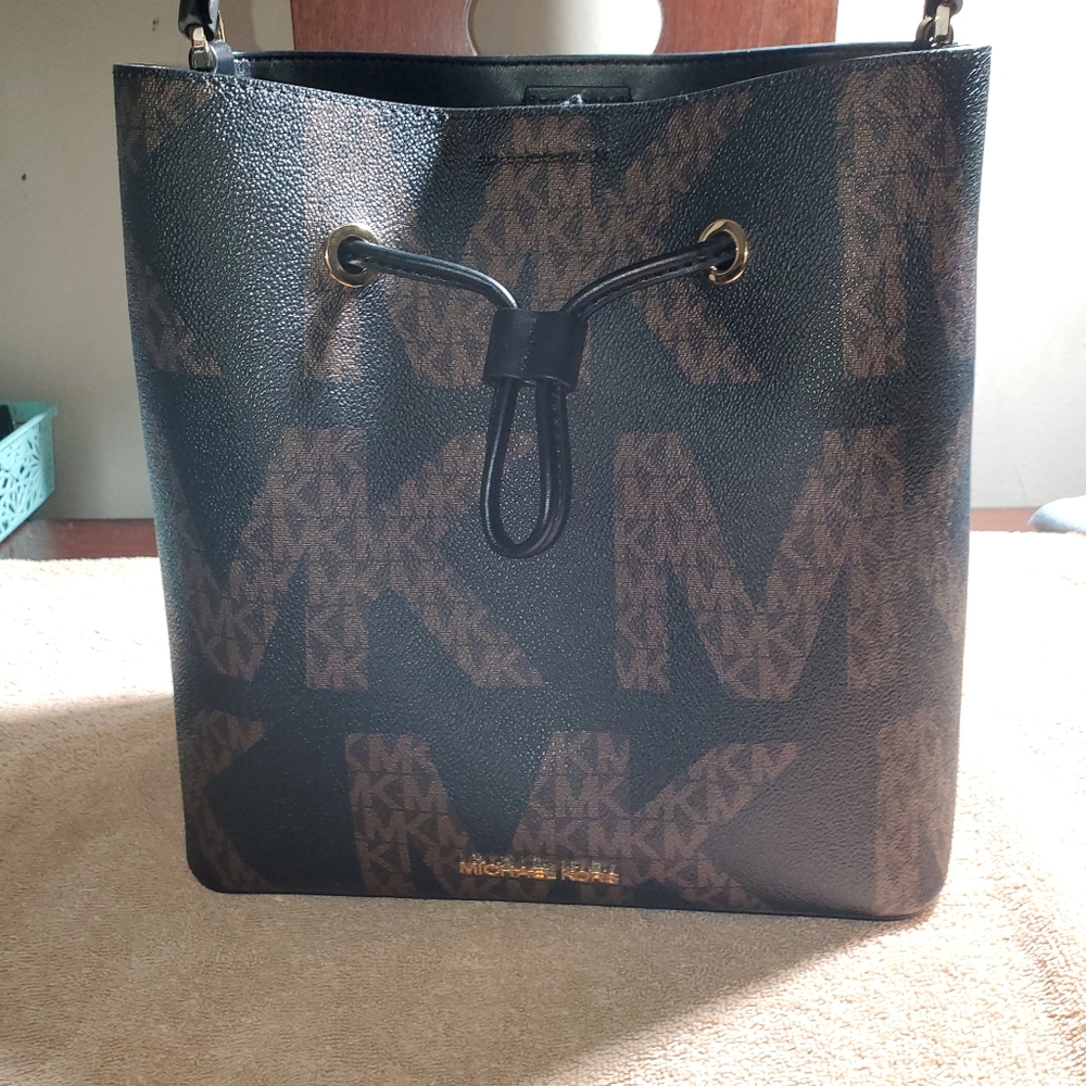 Michael Kors Suri Large Bucket Bag Drawstring Graphic Logo Brown MK Black